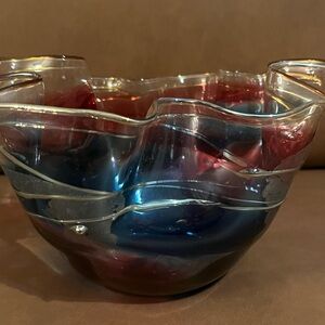 Curry Iridescent Art Glass Scalloped Bowl